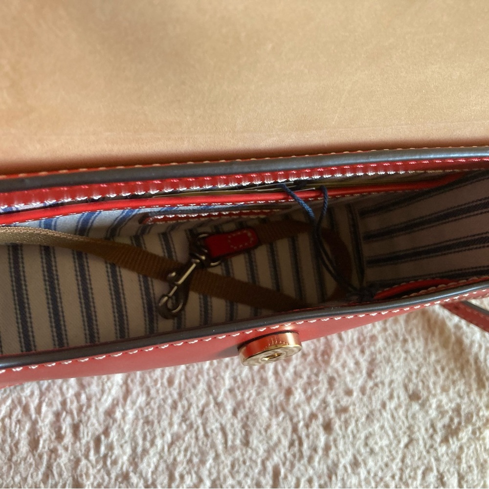 Dooney & Bourke Beacon East West Flap Crossbody Clutch Handbag Purse Red Small - Picture 2 of 8